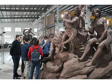 Liela āra čuguna bronzas statuja