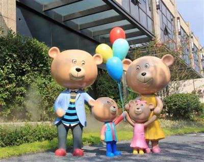 Lāču ģimenes sveķu skulptūra